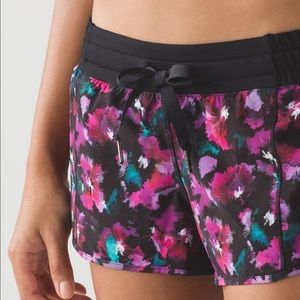 lululemon hotty hot shorts size 8 4 inch inseam